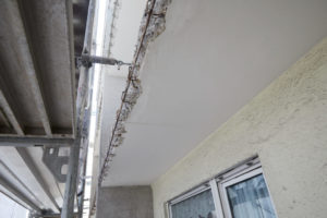 Feuchte- und Betonschäden an den Balkonuntersichten